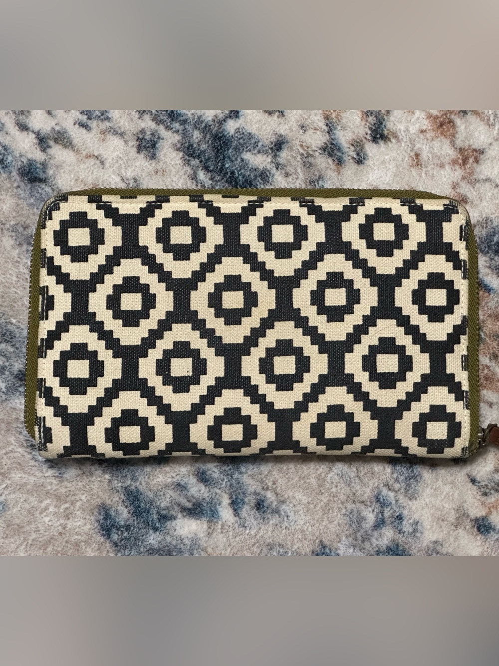 Black and Cream Zip-Around Wallet